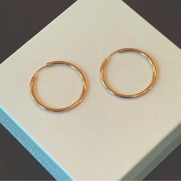 NWOT 14K Rose Gold Infinity Hoop Earrings Quality solid gold hoops.   30mm x 2mm - Picture 5 of 5